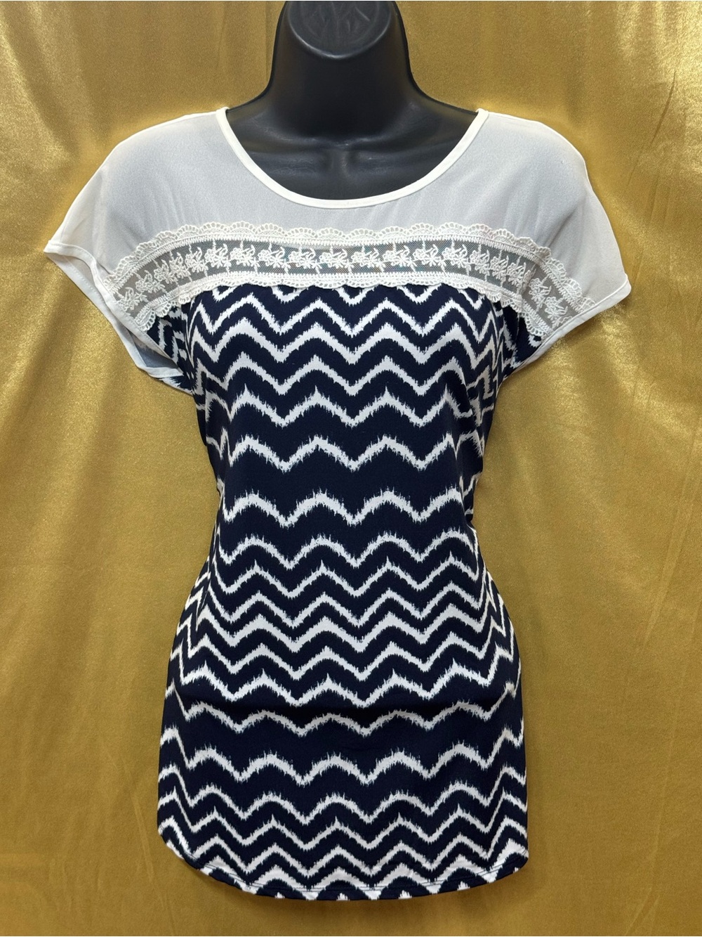Faith & Joy Navy White Chevron Blouse Size Small Lace Accent Short Sleeve‎